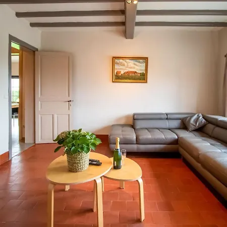 Cozy With Hill View *