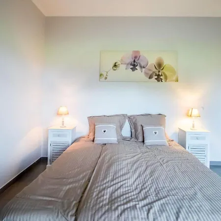 Dom wakacyjny Cozy With Hill View Comines-Warneton