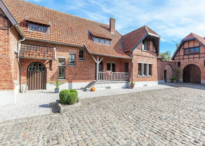 別荘 Family Farmhouse, Ploegsteert